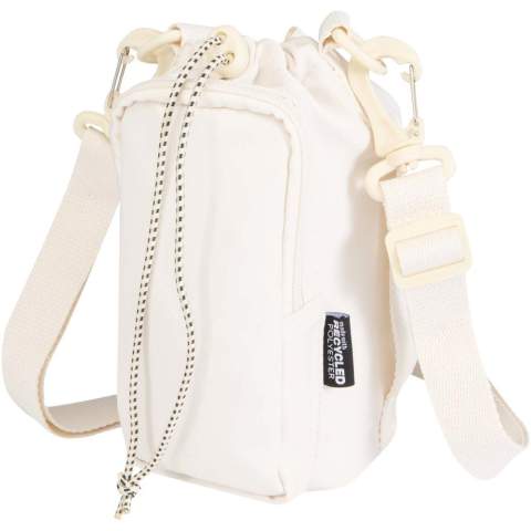 The Trip Aware™ recycled travel bottle bag is a practical and lightweight solution for staying hydrated on the move. Made from 290D twill polyester with a knitted backing and lined with RPET 210D/PU, it offers both durability and considered design. The main compartment features a drawstring closure and fits both large bottles with handles and smaller bottles, with a rear opening for easy access. A front pocket holds essentials such as a phone, and includes an internal slide pocket and a ribbon for securing keys. An adjustable strap and side handle offer flexible carrying options. Each bag also comes with an Aware™ tracer. This innovative feature allows users to trace the origins and journey of their item through a QR code, enhancing transparency in the supply chain and fostering a stronger connection between the product and its production process. Volume capacity: 2 litres.