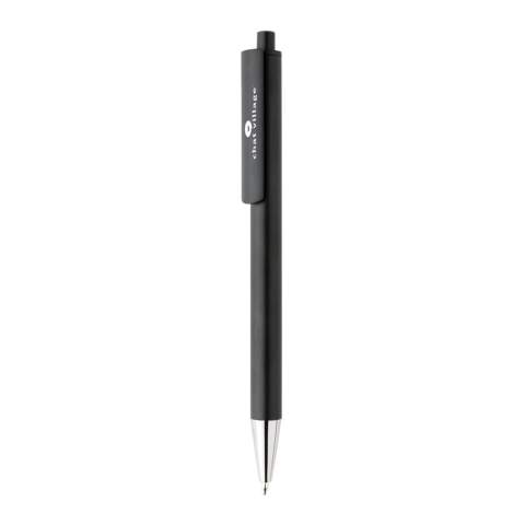 Der Amisk Kugelschreiber aus RCS-zertifiziert recyceltem Aluminium ist die perfekte Kombination aus schlankem und modernem Stil. Aus recyceltem Aluminium hergestellt, sieht dieser Stift nicht nur gut aus, sondern trägt auch zur Reduzierung der Umweltbelastung bei. Er ist das perfekte Schreibgerät für jede Gelegenheit. Bis zu 1200m leichtes Schreiben mit blauer Dokumental-Tinte. Hergestellt aus RCS-zertifiziert (Recycled Claim Standard) recycelten Materialien. Die RCS-Zertifizierung gewährleistet eine vollständig zertifizierte Lieferkette für die recycelten Materialien. Recycelter Gesamtanteil: 23%, bezogen auf das Gesamtgewicht des Artikels.