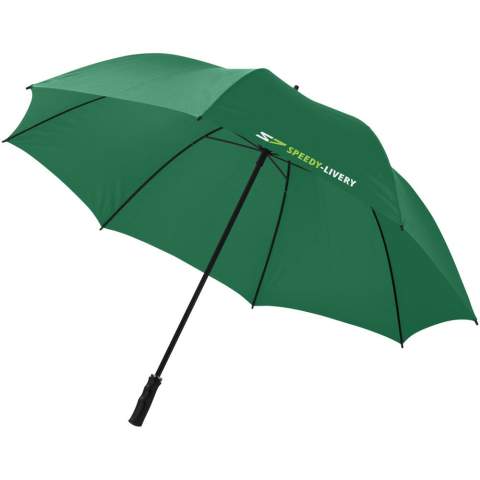 Les promenades sèches sous la pluie sont rendues possibles par le grand parapluie Zeke 30". Le parapluie Zeke a suffisamment d'espace pour garder 2 personnes au sec et est facile à ouvrir grâce à un système manuel. De plus, le parapluie est composé d'un mât et de baleines en métal, et d'une poignée en plastique léger. Le parapluie Zeke dispose de plusieurs options pour placer un logo ou d'autres messages d'entreprise et est disponible en différentes couleurs.