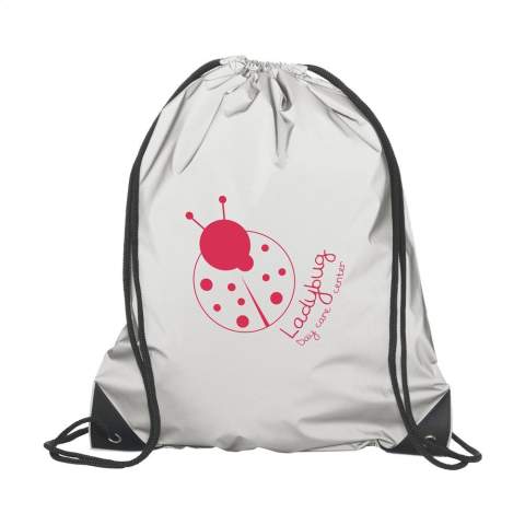 Rucksack aus grauem, reflektierendem, fluoreszierendem und wasserabweisendem Nylon. Speziell beschichtet. Mit Zugkordel und verstärkten Ecken. Damit sind Sie beim Spazierengehen oder Radfahren im Dunkeln sichtbar. Fassungsvermögen ca. 8 Liter.