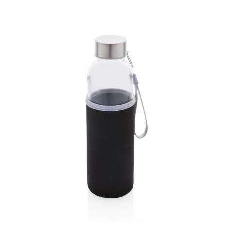 For those who prefer drinking from glass instead of stainless steel, this 500ml glass bottle with removable full colour neoprene sleeve is perfect for being on the go. The braided rope carry strap allows easy carrying and the neoprene sleeve protects your bottle. Leakproof and with stainless steel screw lid. Cold water only. BPA free.