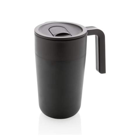 Mug 480ml en PP recyclé GRS et en acier inoxydable avec un couvercle à fermeture coulissante. L'intérieur, le couvercle et la poignée de la bouteille sont fabriqués à partir de 100 % de PP certifié GRS. La certification GRS garantit une chaîne d'approvisionnement entièrement certifiée pour les matériaux recyclés. Contenu recyclé total : 60% sur la base du poids total de l'article. Sans BPA. Emballage kraft certifié FSC® inclus.<br /><br />HoursHot: 2<br />HoursCold: 4