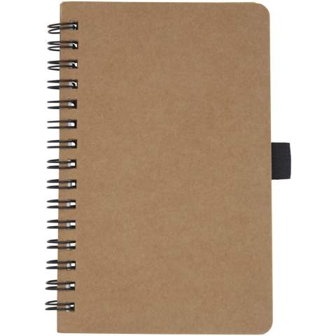 Carnet A6 à spirale avec couverture en carton recyclé et boucle pour stylo. Contient 70 feuilles lignées de 60 g/m² fabriquées en pierre. Le papier de pierre n'utilise aucun arbre et le processus de production consomme moins d’énergie que celui du papier recyclé ou de nouvelle pâte à papier. Ce papier est résistant à l’eau et aux déchirures et se caractérise par une couleur blanche naturelle (pas de blanchiment). 