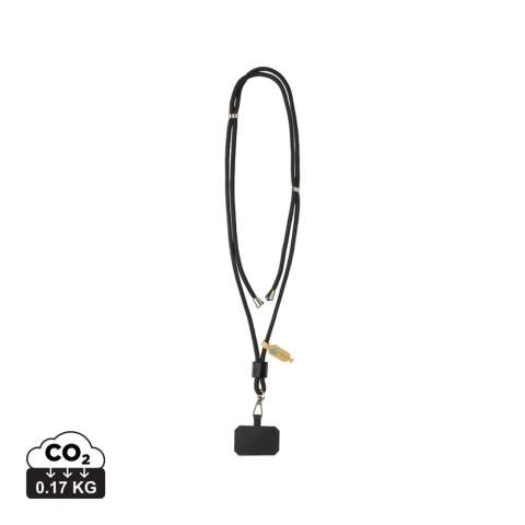 Carryloop is een verstelbaar telefoon lanyard dat om je nek gedragen kan worden, zodat je de perfecte lengte kunt vinden voor maximaal comfort en gemak. Het sterke koord is voorzien van een gebruiksvriendelijke schuifversteller, zodat je de pasvorm kunt aanpassen aan jouw behoeften – of je nu onderweg bent, op pad bent of gewoon op pad bent. Een nauwkeurig ontworpen verbindingsring en haak houden je apparaat veilig en beschermen tegen vallen, terwijl de slanke RPET-constructie zorgt voor een moderne look en betrouwbare dagelijkse prestaties. Gemaakt van RCS-gecertificeerd RPET. RCS (Recycled Claim Standard) is een standaard om het gerecyclede materiaal van een product te verifiëren in de gehele toeleveringsketen. Totaal gerecycled materiaal: 40% gebaseerd op het totale artikelgewicht. PVC-vrij.<br /><br />PVC free: true