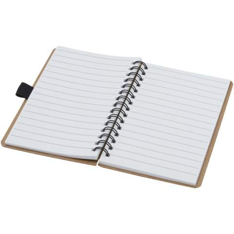 Carnet A6 à spirale avec couverture en carton recyclé et boucle pour stylo. Contient 70 feuilles lignées de 60 g/m² fabriquées en pierre. Le papier de pierre n'utilise aucun arbre et le processus de production consomme moins d’énergie que celui du papier recyclé ou de nouvelle pâte à papier. Ce papier est résistant à l’eau et aux déchirures et se caractérise par une couleur blanche naturelle (pas de blanchiment). 