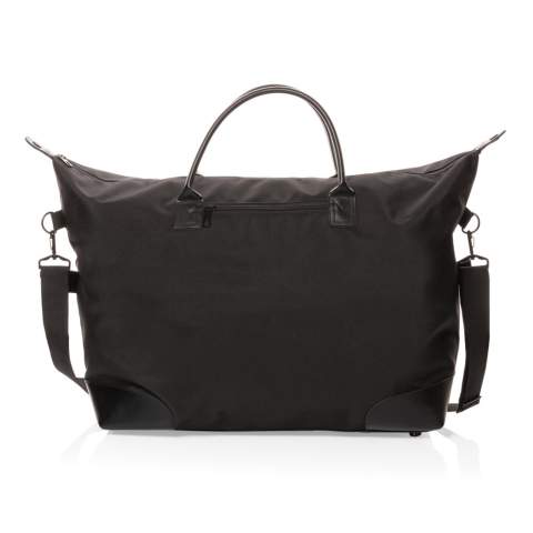 Plan your perfect getaway with this large Aware™ 1200D weekend bag. The bag features one big roomy compartment with front pocket and PU handles. With AWARE™ tracer that validates the genuine use of recycled materials. Each weekend bag is made of 21 PET bottles (500ml). 2% of proceeds of each Impact product sold will be donated to Water.org. Composition 100% recycled polyester. Lining in 150D recycled polyester.