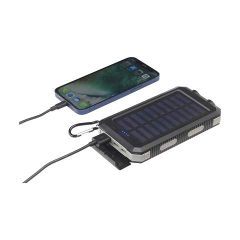 Stoere outdoor solar 8.000 mAh powerbank met een behuizing van gerecycled ABS met beschermende siliconen stootranden op de hoeken. Voorzien van een solar panel, geïntegreerd kompas, LED indicatielampjes, LED zaklamp en karabijnhaak. Spatwaterdicht en stofbestendig. Geschikt voor het opladen van de meest gangbare smartphones en andere devices. Input: Type-C DC5V/2.1A. Output: Type-C DC5V/2.1A. 1 x USB-A poort en 2 x USB-C poort. Input solar: 200 mAh. Oplaadtijd op zonneenergie ca. 40 uur. Zowel via het stroomnet als via het zonnepaneel op te laden. De ideale, veelzijdige oplader voor buitenactiviteiten. Inclusief USB-C/USB-C oplaadkabel en gebruiksaanwijzing. RCS-gecertificeerd. Totaal gerecycled materiaal 17%. Per stuk in doosje.
