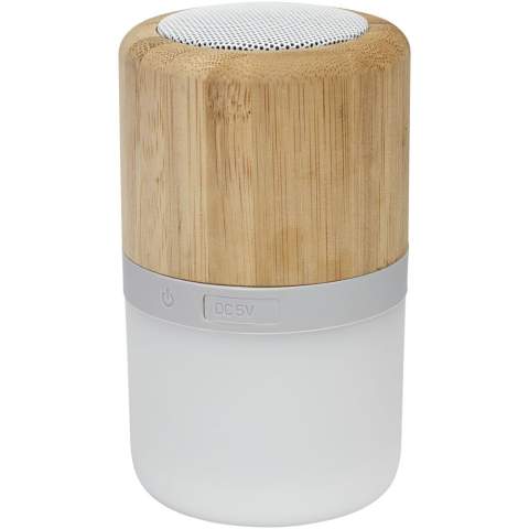 De bamboe Bluetooth® 350 mAh speaker met licht is een kleine speaker met een geweldige geluidskwaliteit in combinatie met een licht dat oplicht wanneer muziek wordt afgespeeld. Biedt tot 2 uur gebruik bij maximaal volume. Bluetooth® versie 5.0 met werkbereik tot 10 meter. Wordt geleverd in een gerecyclede geschenkverpakking en een Type C oplaadkabel.