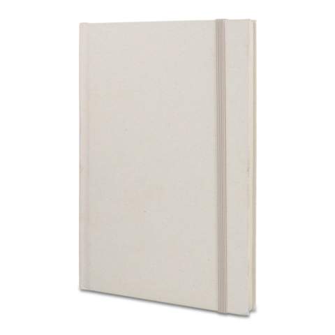 Dieses nachhaltige A5-Notizbuch hat einen Einband aus recyceltem Milchkartonpapier (120 g/m²). Es enthält 80 Blatt 70 g/m² gefüttertes Recycling-Milchkartonpapier, einen Gummibandverschluss und ein Lesezeichen mit Band.