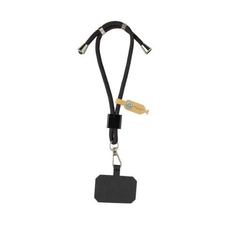 Carryloop biedt hetzelfde verstelbare gemak aan je pols. Dankzij de schuifregelaar kun je de perfecte lusmaat instellen, voor een nauwsluitende, comfortabele pasvorm die je telefoon veilig houdt tijdens het sporten, boodschappen doen of een kort tripje. De robuuste RPET-draagriem, gecombineerd met een nauwkeurige ring en haak, voorkomt vallen zonder in te boeten aan stijl of duurzaamheid – en houdt je handen vrij, waar je ook bent. Gemaakt van RCS-gecertificeerd RPET. RCS (Recycled Claim Standard) is een standaard om het gerecyclede gehalte van een product te controleren in de gehele toeleveringsketen. Totaal gerecycled gehalte: 19% gebaseerd op het totale artikelgewicht. PVC-vrij.<br /><br />PVC free: true