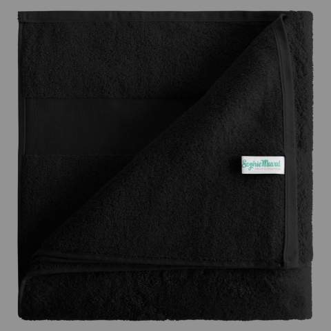 Offrez-vous le luxe de ces serviettes d’exception. Résistantes, luxueuses et extrêmement douces au toucher. Exactement ce que vous voulez après une bonne douche. En ring-spun et donc plus duveteuses et résistantes que les serviettes en fil open-end. De qualité supérieure. Avec une bande de 6 cm. Broderies et impressions sur demande.