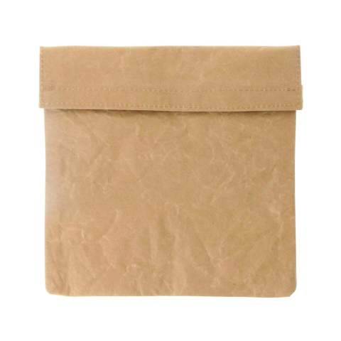 Meet our new sandwich bag! Designed with a PEVA lining to keep your sandwiches fresh and your conscience clean. Say goodbye to single-use plastics and hello to eco-friendly snacking. Perfect for meals on the go!