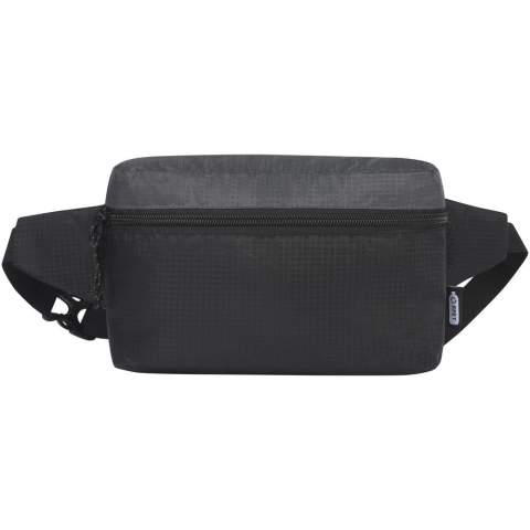 Fabriqué avec un tissu GRS recyclé et hydrofuge ainsi qu'une doublure GRS recyclée, le sac banane Trailhead dispose d'un compartiment principal zippé, d'une ceinture réglable et d'une poche zippée à l'intérieur du compartiment principal pour un rangement supplémentaire. Il dispose également d'un motif quadrillé tendance, ajoutant une touche de style.