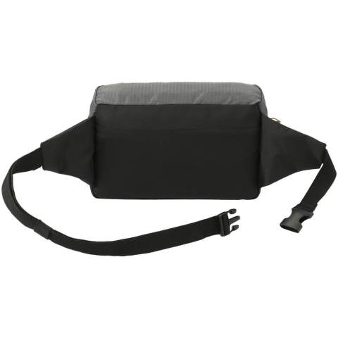 Fabriqué avec un tissu GRS recyclé et hydrofuge ainsi qu'une doublure GRS recyclée, le sac banane Trailhead dispose d'un compartiment principal zippé, d'une ceinture réglable et d'une poche zippée à l'intérieur du compartiment principal pour un rangement supplémentaire. Il dispose également d'un motif quadrillé tendance, ajoutant une touche de style.