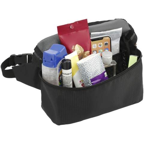 Fabriqué avec un tissu GRS recyclé et hydrofuge ainsi qu'une doublure GRS recyclée, le sac banane Trailhead dispose d'un compartiment principal zippé, d'une ceinture réglable et d'une poche zippée à l'intérieur du compartiment principal pour un rangement supplémentaire. Il dispose également d'un motif quadrillé tendance, ajoutant une touche de style.
