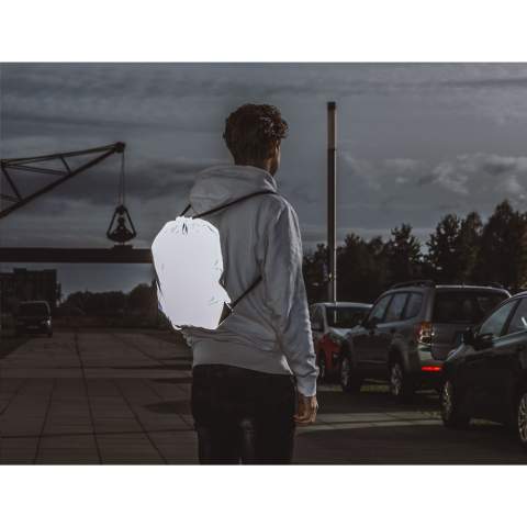 Rucksack aus grauem, reflektierendem, fluoreszierendem und wasserabweisendem Nylon. Speziell beschichtet. Mit Zugkordel und verstärkten Ecken. Damit sind Sie beim Spazierengehen oder Radfahren im Dunkeln sichtbar. Fassungsvermögen ca. 8 Liter.