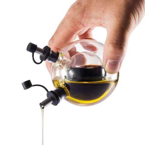Orbit is a stylish mouth blown glass globe which can hold both oil and vinegar (not included) to dress all your salads. Registered design®
