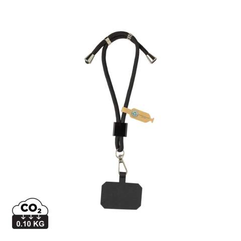Carryloop biedt hetzelfde verstelbare gemak aan je pols. Dankzij de schuifregelaar kun je de perfecte lusmaat instellen, voor een nauwsluitende, comfortabele pasvorm die je telefoon veilig houdt tijdens het sporten, boodschappen doen of een kort tripje. De robuuste RPET-draagriem, gecombineerd met een nauwkeurige ring en haak, voorkomt vallen zonder in te boeten aan stijl of duurzaamheid – en houdt je handen vrij, waar je ook bent. Gemaakt van RCS-gecertificeerd RPET. RCS (Recycled Claim Standard) is een standaard om het gerecyclede gehalte van een product te controleren in de gehele toeleveringsketen. Totaal gerecycled gehalte: 19% gebaseerd op het totale artikelgewicht. PVC-vrij.<br /><br />PVC free: true