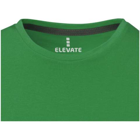 Het Nanaimo heren t-shirt met korte mouwen van 160 g/m² katoen is perfect voor elke gelegenheid en een comfortabele aanvulling op elke garderobe. Het ringspun katoen zorgt voor een sterker en gladder garen, wat resulteert in een duurzamere stof die een hoge kwaliteit van het merk garandeert. Het heeft zijnaden om een goede pasvorm te garanderen, het gedrukte Elevate-merk in de nek bijdraagt aan het algehele comfort. Verstevigde schouders voor een ononderbroken pasvorm, zelfs na langdurig gebruik.