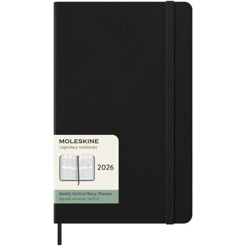 L’agenda hebdomadaire vertical Moleskine au format large à couverture rigide est daté de janvier à décembre 2026. La mise en page verticale permet d’afficher chaque semaine sur deux pages avec les jours en haut de la page. Ce style d’agenda populaire est parfait pour ceux qui veulent avoir une vue d’ensemble de l’organisation de la semaine. Il est doté d’un papier ivoire sans acide, d’un élastique de fermeture noir, d’un marque-page, d’une pochette intérieure extensible de couleur assortie et d’autocollants pour la personnalisation, ainsi que d’autocollants de l’année pour le dos.