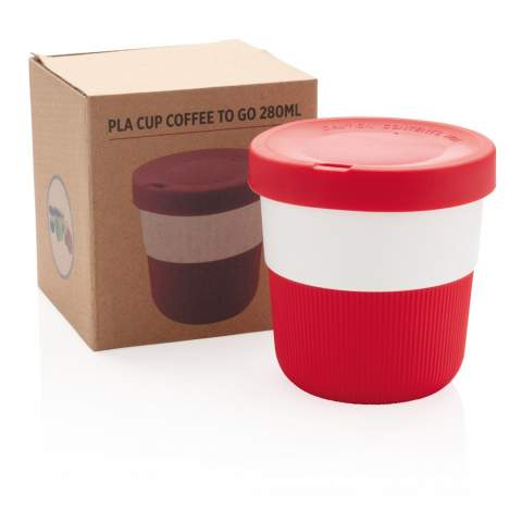 A sustainable alternative to traditional cups! Bringing style and practicality to your morning commute, this PLA coffee cup is ideal for transporting your favourite hot beverage. Manufactured from plant material (PLA), so not only stylish but also kind for the planet. Comes with a silicone grip and lid for your convenience. Fits conveniently under most coffee machines. 100% melamine free. Capacity 280ml.