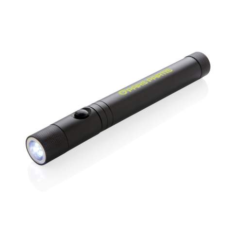 Deze magnetische LED-werklamp is perfect voor elke situatie. Hij is eenvoudig te plaatsen op metalen objecten door de magneet aan de achterkant en zorgt hierdoor voor een perfecte belichting. Deze aluminium zaklamp kun je uitschuiven van zijn normale grootte van 17 cm naar 58 cm, zodat je voorwerpen kunt oppakken die vastzitten op moeilijk te zien en bereikbare plaatsen met de magneet aan de voorkant. Deze zaklamp is uitgerust met drie LED's voor extra heldere belichting in donkere ruimtes. Wanneer het licht wordt uitgestrekt, wordt het hoofd flexibel en kan het in elke richting worden aangepast. Inclusief batterijen voor direct gebruik.<br /><br />Lightsource: LED<br />LightsourceQty: 3