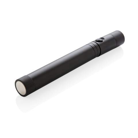 Deze magnetische LED-werklamp is perfect voor elke situatie. Hij is eenvoudig te plaatsen op metalen objecten door de magneet aan de achterkant en zorgt hierdoor voor een perfecte belichting. Deze aluminium zaklamp kun je uitschuiven van zijn normale grootte van 17 cm naar 58 cm, zodat je voorwerpen kunt oppakken die vastzitten op moeilijk te zien en bereikbare plaatsen met de magneet aan de voorkant. Deze zaklamp is uitgerust met drie LED's voor extra heldere belichting in donkere ruimtes. Wanneer het licht wordt uitgestrekt, wordt het hoofd flexibel en kan het in elke richting worden aangepast. Inclusief batterijen voor direct gebruik.<br /><br />Lightsource: LED<br />LightsourceQty: 3