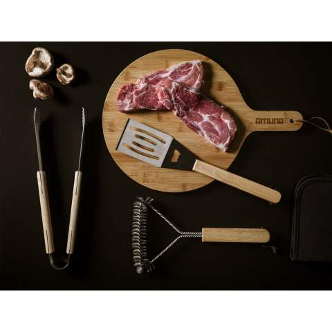 3-piece barbecue set consisting of one spatula and one set of BBQ tongs as well as one stainless-steel brush for cleaning the barbecue after use. All three accessories have rubberwood handles. This handy set is supplied in a 600D nylon pouch.