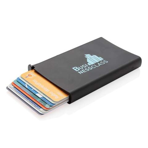 Dieser Kartenhalter aus Aluminium schützt vor elektronischem Datenklau. Ebenso haben Sie nie wieder verbogene oder gebrochene Karten. Für bis zu 10 Karten oder 6 geprägte Karten. Mit dem Easy-Slider schieben Sie die Karten stufenweise heraus.