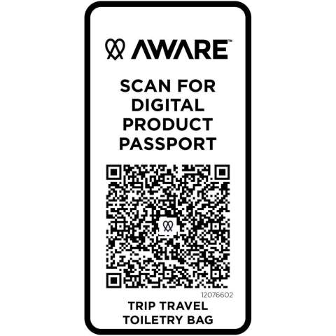 De Trip Aware™ gerecyclede toilettas voor op reis is een compacte, gestructureerde tas die is ontworpen om persoonlijke spullen netjes georganiseerd te houden tijdens het reizen. Gemaakt van 290D twill polyester met een gebreide achterkant en gevoerd met RPET 210D/PU. De tas heeft een overzichtelijke indeling met praktische compartimenten. Het hoofdvak heeft een binnenvak met rits voor kleinere spullen, terwijl het onderste vak in de vorm van een schelp essentiële spullen apart houdt voor eenvoudigere toegang en betere organisatie. Elke tas wordt ook geleverd met een Aware™ tracer. Met deze innovatieve functie kunnen gebruikers de oorsprong en de reis van hun artikel volgen via een QR-code, waardoor de transparantie in de toeleveringsketen wordt vergroot en er een sterkere band is tussen het product en het productieproces. Inhoud: 6 liter.
