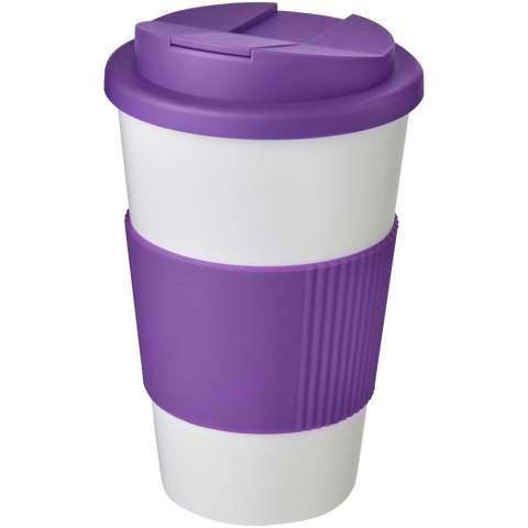 Dubbelwandige geïsoleerde beker met draaideksel en een siliconen handvat. Inhoud is 350 ml. Mix en match kleuren om je perfecte beker te creëren. Gemaakt in het Verenigd Koninkrijk. BPA-vrij. Verpakt in een gerecyclede PE plastic zak.