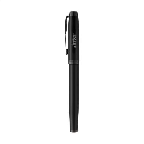 Zwartschrijvende rollerpen van het merk Parker. Met slanke, taps toelopende vorm en exclusief ontwerp. De RVS behuizing met trendy matte PVD-coating geeft deze rollerpen een moderne, krachtige uitstraling. Mooi gecombineerd met het kunststof voorstuk en accenten in zwart hoogglans. Met afneembare dop en iconische, verende pijlclip. De rollerbalpunt en sneldrogende blauwe gelvulling zorgen voor een vloeiende schrijfervaring. Ideaal als persoonlijk cadeau en perfect voor dagelijks gebruik. Geleverd in een Parker giftbox. Made in Europe. Per stuk verpakt.