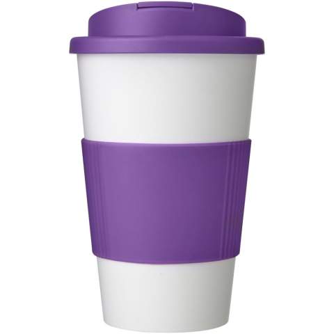 Dubbelwandige geïsoleerde beker met draaideksel en een siliconen handvat. Inhoud is 350 ml. Mix en match kleuren om je perfecte beker te creëren. Gemaakt in het Verenigd Koninkrijk. BPA-vrij. Verpakt in een gerecyclede PE plastic zak.