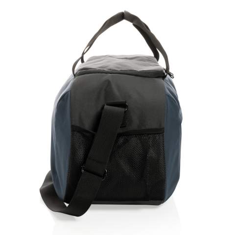 De Impact AWARE™ RPET moderne sporttas is de ideale metgezel voor een bezoek aan de sportschool of een korte vakantie. De tas heeft een strak modern design met een voorvak met ritssluiting en een ruim hoofdvak. De duffel heeft hengsels waarmee je hem kunt dragen op de manier die het beste aanvoelt. De sporttas is gemaakt van 100% gerecycled polyester. Met AWARE™ tracer die het echte gebruik van gerecyclede materialen valideert. Elke sporttas heeft 23,2 0,5L PET-flessen hergebruikt. 2% van de opbrengst van elk verkocht product dat AWARE™ bevat, wordt gedoneerd aan Water.org.<br /><br />PVC free: true