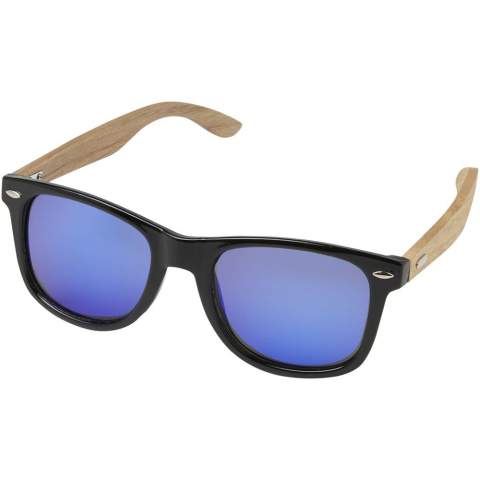 The Hiru rPET/wood sunglasses are produced with sustainable materials with highest quality standards. The high end finished frame is polished and painted and is made from recycled PET plastic. The temples with a light and comfortable fit are made from oak wood which is from sustainable, environmentally and socially responsible sources. The lenses are blue mirrored and are polarized which eliminates reflecting sunlight which makes it ideal for driving a car and during any sunny summer and winter outdoor activities. This eyewear conforms to EN ISO 12312-1, has UV400 lenses which are rated as Category 3. Delivered with a cleaning cloth made from recycled PET plastic (15 x 15 cm) and packed in a recycled cardboard gift box (16.5 x 6 x 4 cm). Laser engraving is recommended as a sustainable decoration option.