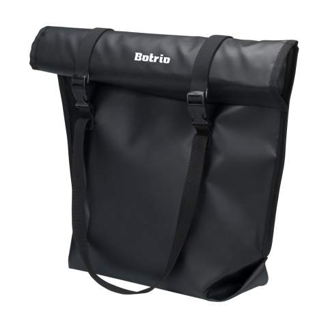 Fahrradtasche der Marke Fraenck, hergestellt aus upgecyceltem Segeltuch. Das robuste und wasserabweisende Material stammt aus upgecycelten Stoffresten der Segelindustrie. Der Rollverschluss kann aufgerollt und mit Verschlussclips gesichert werden. Beide Seiten der Tasche sind mit Schrägband verstärkt. Die Innenseite hat einen verstärkten Boden und Rücken. Einfach am Fahrradträger zu befestigen. Made in Holland.