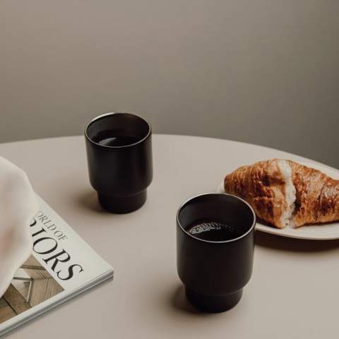 Savourez chaque gorgée avec le mug Nagano, soigneusement fabriqué à partir d'acier inoxydable recyclé certifié RCS. Ce mug allie simplicité et modernité, incarnant l'essence du design scandinave. Avec sa taille pratique (160ml) et sa forme empilable, il est parfait pour un usage quotidien et facile à ranger. La double paroi permet de maintenir la température de votre boisson plus longtemps. Ne passe pas au lave-vaisselle ou au micro-ondes, laver à la main uniquement. Certifié par RCS (Recycled Claim Standard), la certification RCS garantit que l'ensemble de la chaîne d'approvisionnement en matériaux recyclés est certifiée. Le contenu recyclé total est basé sur le poids total du produit. Ce produit contient 40 % d'acier inoxydable recyclé certifié RCS.<br /><br />HoursHot: 1<br />HoursCold: 3