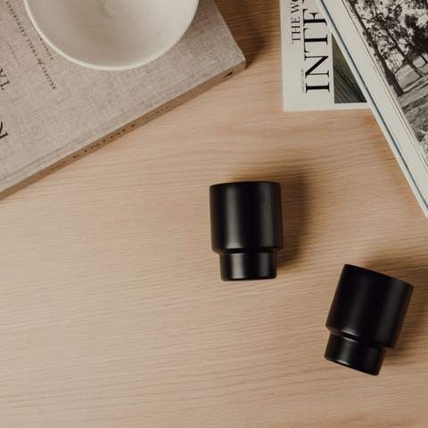 Savourez chaque gorgée avec le mug Nagano, soigneusement fabriqué à partir d'acier inoxydable recyclé certifié RCS. Ce mug allie simplicité et modernité, incarnant l'essence du design scandinave. Avec sa taille pratique (160ml) et sa forme empilable, il est parfait pour un usage quotidien et facile à ranger. La double paroi permet de maintenir la température de votre boisson plus longtemps. Ne passe pas au lave-vaisselle ou au micro-ondes, laver à la main uniquement. Certifié par RCS (Recycled Claim Standard), la certification RCS garantit que l'ensemble de la chaîne d'approvisionnement en matériaux recyclés est certifiée. Le contenu recyclé total est basé sur le poids total du produit. Ce produit contient 40 % d'acier inoxydable recyclé certifié RCS.<br /><br />HoursHot: 1<br />HoursCold: 3
