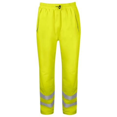 • wind- en waterdichte, ademende regenbroek met getapete naden<br />• elastische taille met trekkoord<br />• zijzakken aan beide kanten<br />• ritssluitingen met flap aan de zijkanten<br />• aanpasbare wijdte met velcro<br />• lange ritssluitingen bedekt met flap aan de achterkant om makkelijk de regenbroek over een andere broek te trekken  (bv: 35cm in maat L)