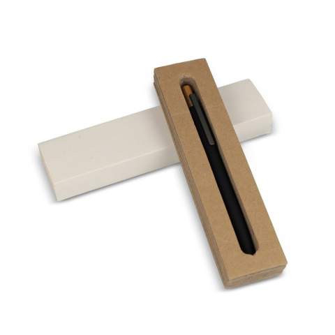 Stiftebox für einen Stift, hergestellt aus recycelten Milchkartons. 