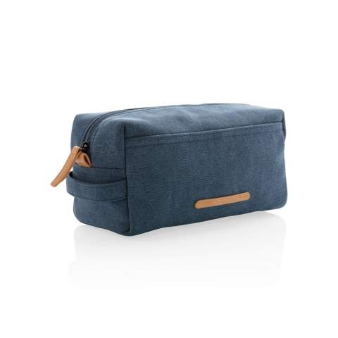 Trousse de toilette en toile naturelle avec plusieurs compartiments pour un rangement optimal. Sans PVC.<br /><br />PVC free: true