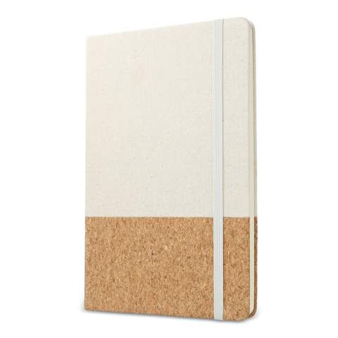 Dit notitieboek heeft een kaft van katoen en kurk met 80 gelinieerde vellen van 70g/m² FSC-gecertificeerd papier. Het heeft een sluiting met elastiek en een bladwijzer met lint voor extra gemak.