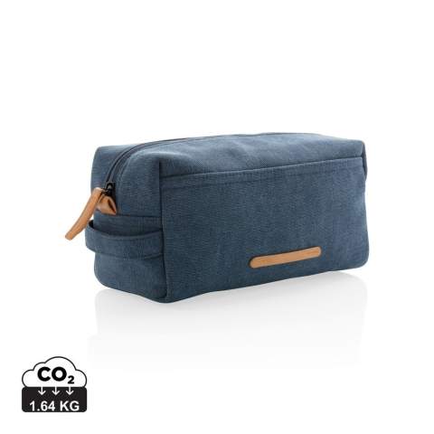 Trousse de toilette en toile naturelle avec plusieurs compartiments pour un rangement optimal. Sans PVC.<br /><br />PVC free: true