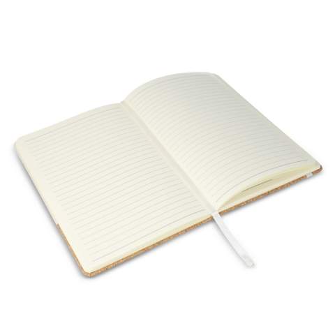 Dit notitieboek heeft een kaft van katoen en kurk met 80 gelinieerde vellen van 70g/m² FSC-gecertificeerd papier. Het heeft een sluiting met elastiek en een bladwijzer met lint voor extra gemak.