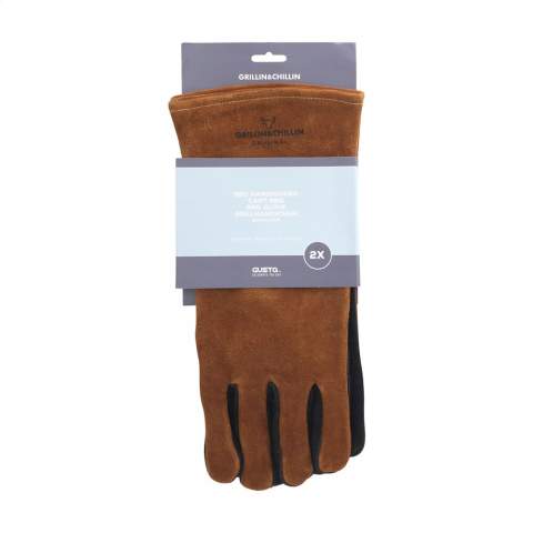 Set aus 2 Grillhandschuhen der Marke Gusta. Die Handschuhe sind aus Wildleder gefertigt und haben eine attraktive Wildlederoptik. Sie sind so konzipiert, dass sie die Hände beim Grillen kurzzeitig vor Hitze schützen. Grillen Sie sicher und lassen Sie die Handschuhe zwischendurch regelmäßig abkühlen.