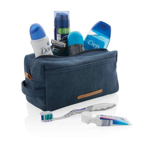 Trousse de toilette en toile naturelle avec plusieurs compartiments pour un rangement optimal. Sans PVC.<br /><br />PVC free: true