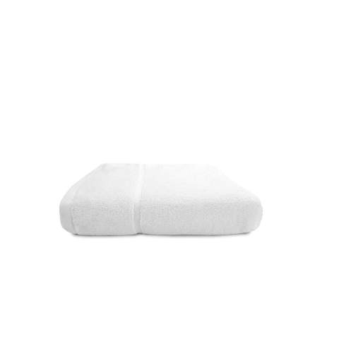 Das weiße Hotelhandtuch T1-HOTEL50 Hotel Towel in der Größe 50 x 100 cm ist ideal zum Trocknen Ihrer Hände.<br />Genießen Sie das weiche Gästehandtuch mit einer Stoffstärke von 500 gr/m2.<br />Aufgrund der Dicke des Stoffes nimmt das Gästehandtuch Feuchtigkeit gut auf.<br />Das Handtuch ist für häufiges Waschen geeignet.<br />Durch die dauerhafte Weichheit von 100 % gekämmter Baumwolle strahlt es Hotelluxus aus.