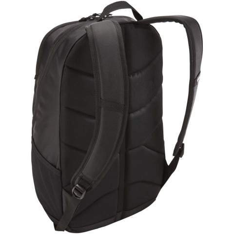 Der Thule Achieve Laptoprucksack bietet eine gepolsterte Laptophülle mit SafeEdge-Konstruktion zum Schutz eines 15" MacBook oder 15,6" PC. Zusätzlich ist Platz für ein 10,1' Tablet in einer separaten Schutzhülle. Sonnenbrille, Handy oder andere Wertsachen sind in der gepolsterten, weich gefütterten Außentasche mit Reißverschlussfach sicher aufgehoben. Dank der Schnellzugrifftasche mit Reißverschlussfach und der Netztasche mit Stiftehalter und Schlüsselanhänger können Kleinigkeiten übersichtlich verstaut werden. Der Rucksack verfügt über zwei seitliche Netztaschen, ein gepolstertes Rückenteil mit Belüftungskanälen und Tragegriffe aus Gurtband für einen bequemen Transport.