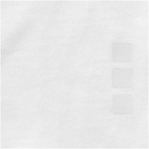 Le t-shirt à manches courtes pour femmes Nanaimo en coton 160 g/m² est parfait pour toutes les occasions et constitue un complément confortable à toute garde-robe. Le coton ringspun permet d'obtenir un fil plus solide et plus lisse, ce qui se traduit par un tissu plus durable qui garantit un marquage de haute qualité. Il a une forme féminine et des coutures latérales pour assurer un bon ajustement, tandis que le marquage Elevate imprimé dans l'encolure ajoute à son confort général. Les épaules renforcées garantissent également un ajustement continu, même après une utilisation prolongée.