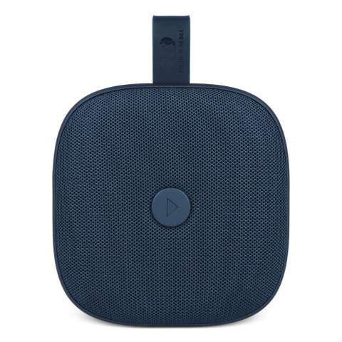 Deze extra kleine speaker neem je overal mee naar toe. Omdat hij zo plat is, past hij zelfs in je broekzak. De Bold XS is splash waterproof (IPX5) en heeft een playtime van 20 uur. Als de speaker leeg is, kun je ‘m binnen 4 uur weer opladen. Met de metalen clip kun je hem met gemak overal aan vastmaken. Zo neem je je muziek overal mee naartoe!